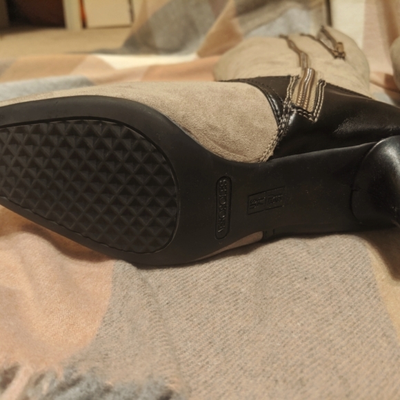 NWOT Grey Suede Boots - Picture 4 of 4